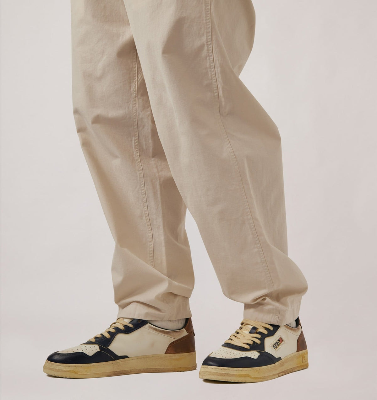 AUTRY Man MEDALIST LOW SUPER VINTAGE SNEAKERS IN WHITE COPPER AND SPACE LEATHER