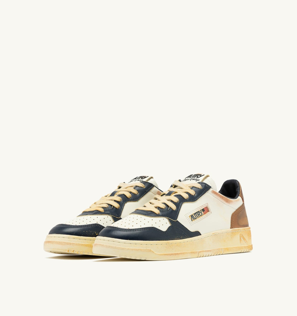 AUTRY Man MEDALIST LOW SUPER VINTAGE SNEAKERS IN WHITE COPPER AND SPACE LEATHER