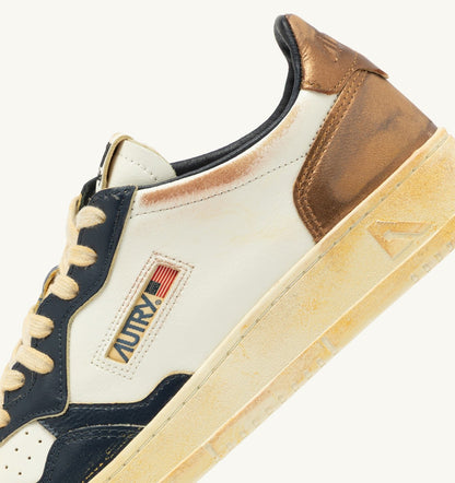 AUTRY Man MEDALIST LOW SUPER VINTAGE SNEAKERS IN WHITE COPPER AND SPACE LEATHER