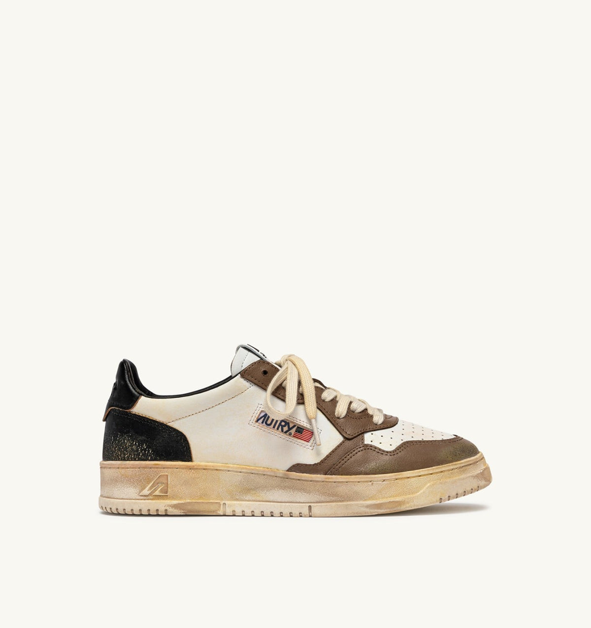 AUTRY Man MEDALIST LOW SUPER VINTAGE SNEAKERS IN WHITE, BLACK AND MALT LEATHER