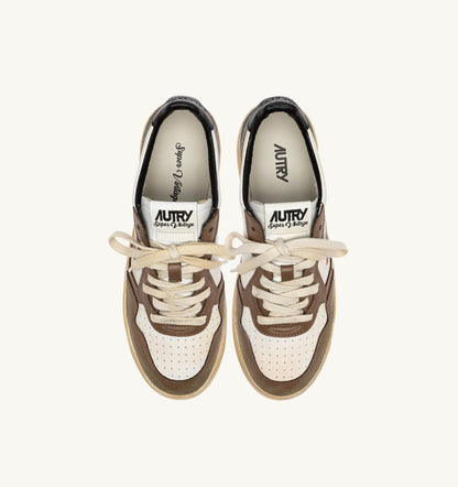 AUTRY Man MEDALIST LOW SUPER VINTAGE SNEAKERS IN WHITE, BLACK AND MALT LEATHER