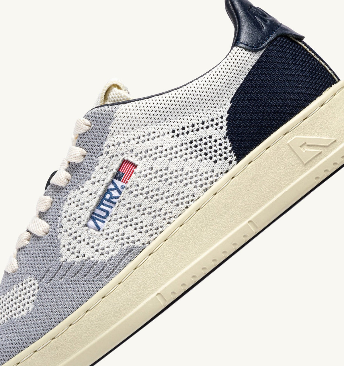 AUTRY Man MEDALIST EASEKNIT LOW SNEAKERS IN IVORY WHITE SPACE AND LOFT KNIT