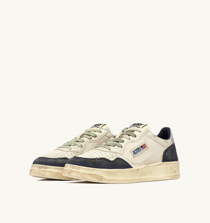 AUTRY Man MEDALIST LOW SUPER VINTAGE SNEAKERS IN SPACE BLUE AND SILVER LEATHER SUEDE