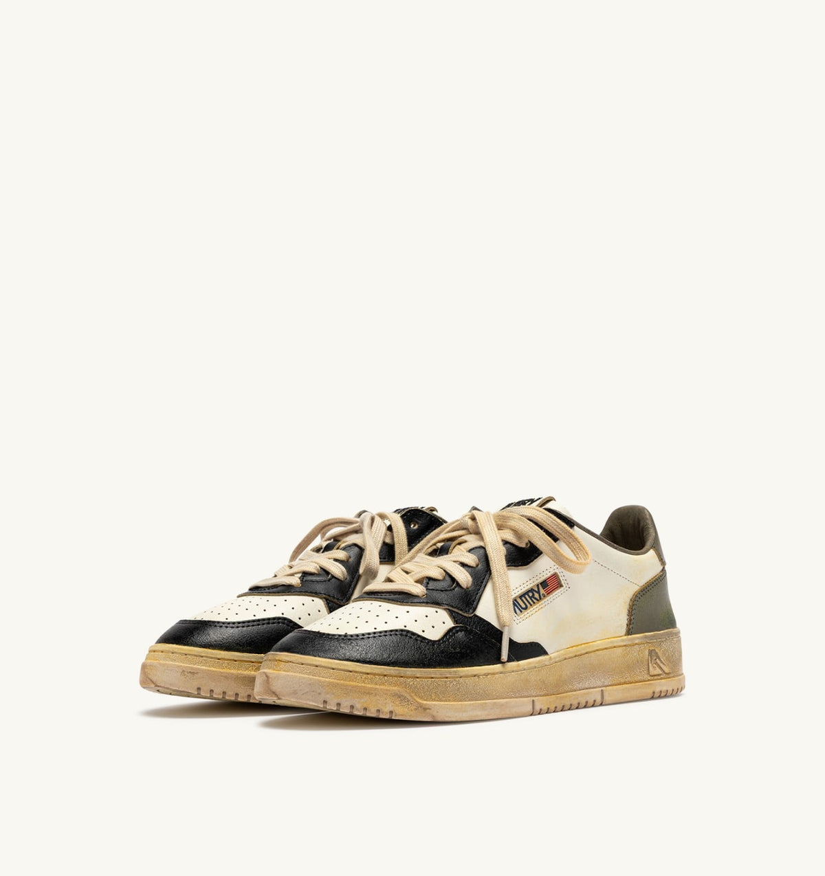 AUTRY Man MEDALIST LOW SUPER VINTAGE SNEAKERS IN WHITE, COVERT GREEN AND BLACK LEATHER