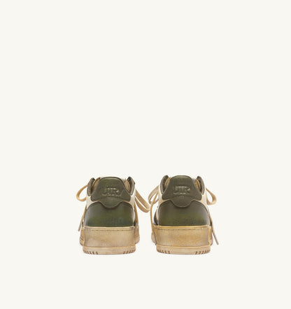 AUTRY Man MEDALIST LOW SUPER VINTAGE SNEAKERS IN WHITE, COVERT GREEN AND BLACK LEATHER
