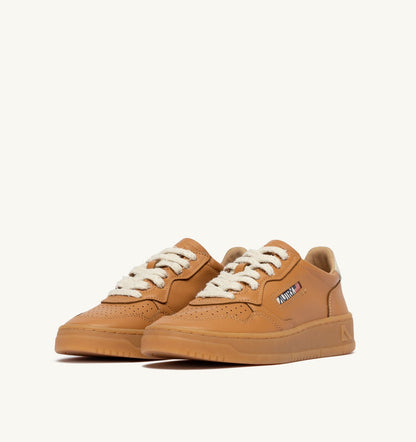 AUTRY Man MEDALIST LOW SNEAKERS IN COGNAC AND MARSHMALLOW LEATHER