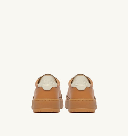 AUTRY Man MEDALIST LOW SNEAKERS IN COGNAC AND MARSHMALLOW LEATHER