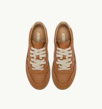 AUTRY Man MEDALIST LOW SNEAKERS IN COGNAC AND MARSHMALLOW LEATHER