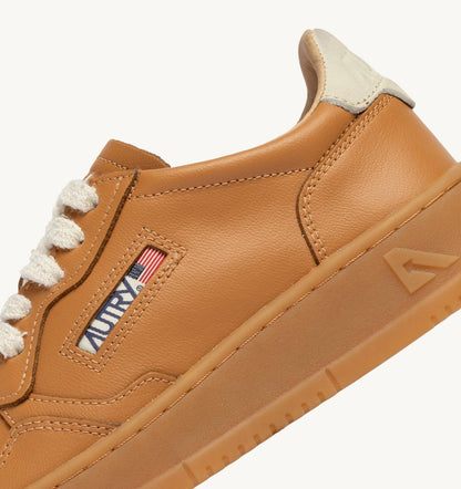 AUTRY Man MEDALIST LOW SNEAKERS IN COGNAC AND MARSHMALLOW LEATHER