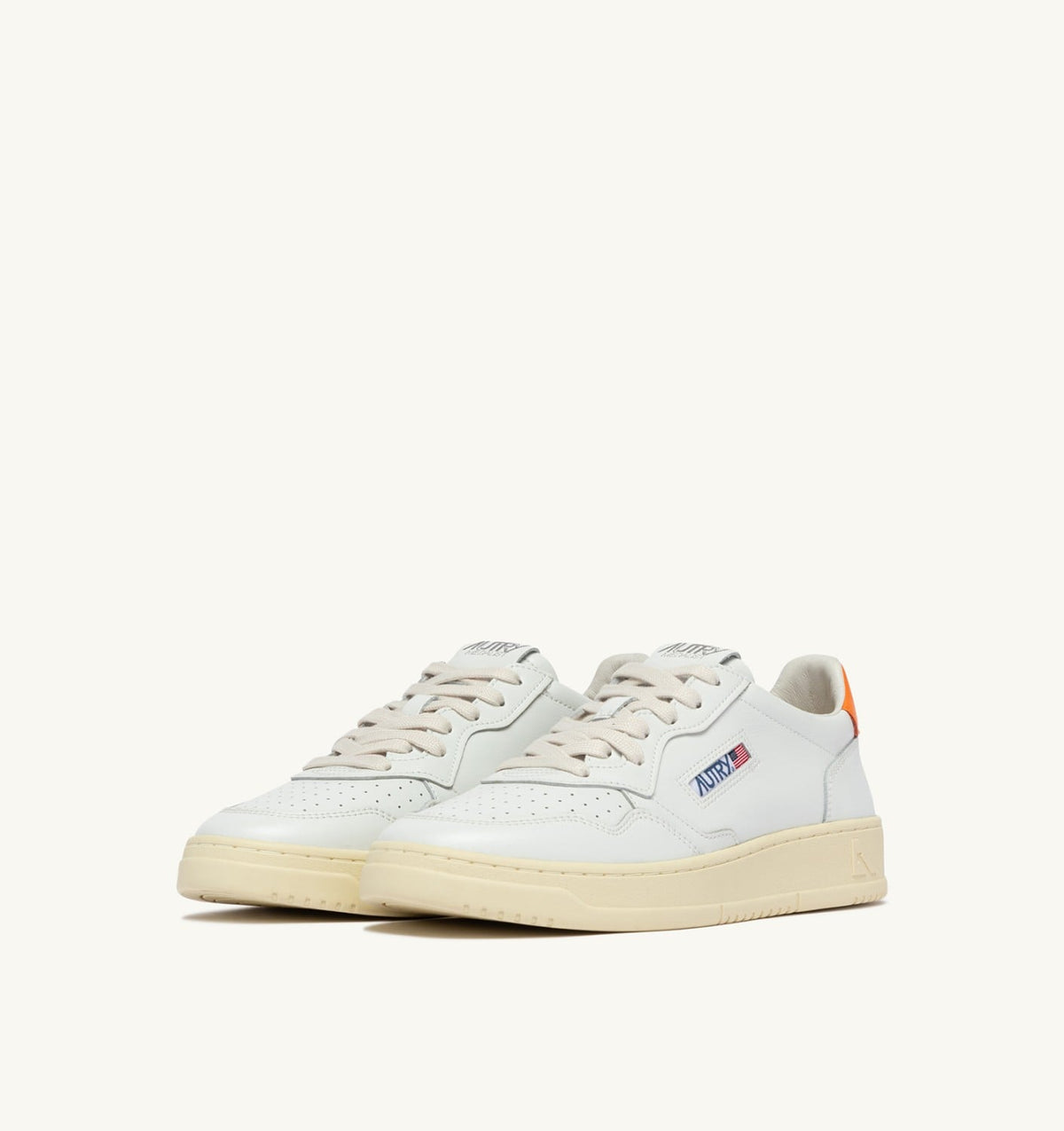 AUTRY Man MEDALIST LOW SNEAKERS IN WHITE AND PARSIMMON ORANGE LEATHER