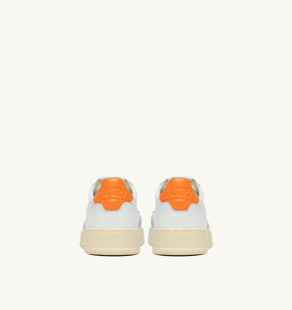 AUTRY Man MEDALIST LOW SNEAKERS IN WHITE AND PARSIMMON ORANGE LEATHER
