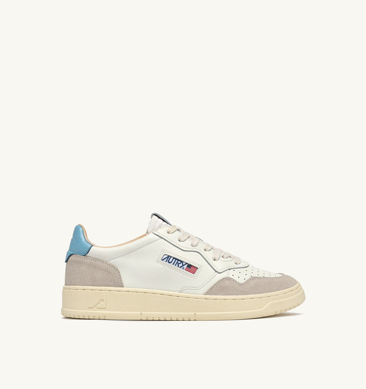 AUTRY Man MEDALIST LOW SNEAKERS IN WHITE AND FORGET ME NOT SUEDE AND LEATHER