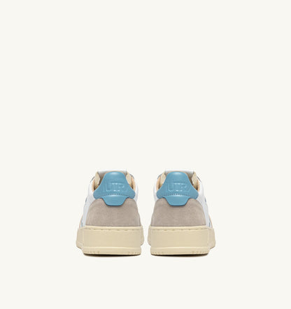 AUTRY Man MEDALIST LOW SNEAKERS IN WHITE AND FORGET ME NOT SUEDE AND LEATHER