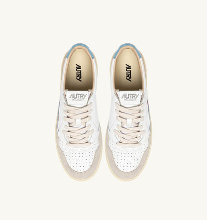 AUTRY Man MEDALIST LOW SNEAKERS IN WHITE AND FORGET ME NOT SUEDE AND LEATHER