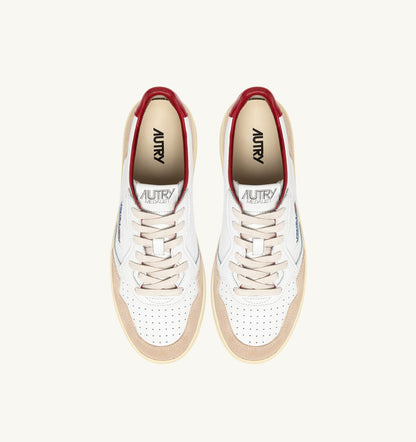 AUTRY Man MEDALIST LOW SNEAKERS IN WHITE AND RED SUEDE AND LEATHER WITH LETTERING