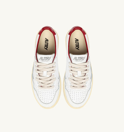 AUTRY Man MEDALIST LOW SNEAKERS IN WHITE AND RED LEATHER WITH LETTERING