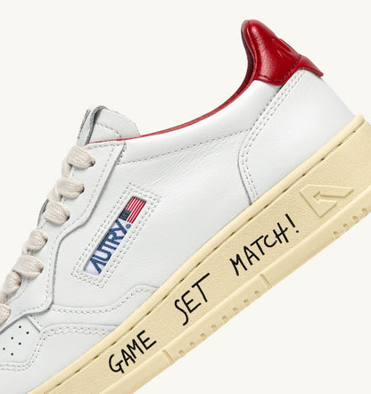 AUTRY Man MEDALIST LOW SNEAKERS IN WHITE AND RED LEATHER WITH LETTERING