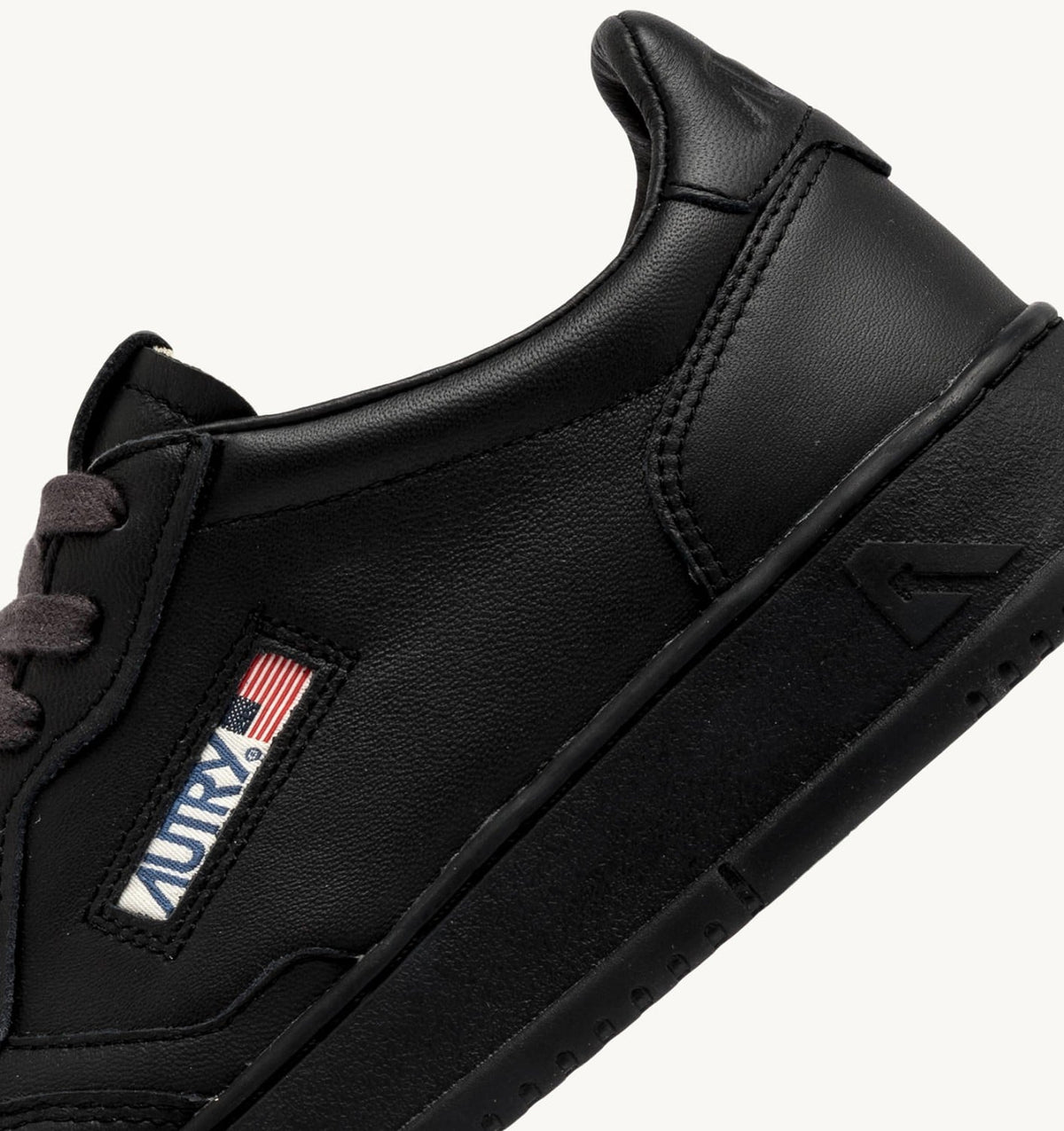 AUTRY Man MEDALIST LOW SNEAKERS IN METEORITE LEATHER