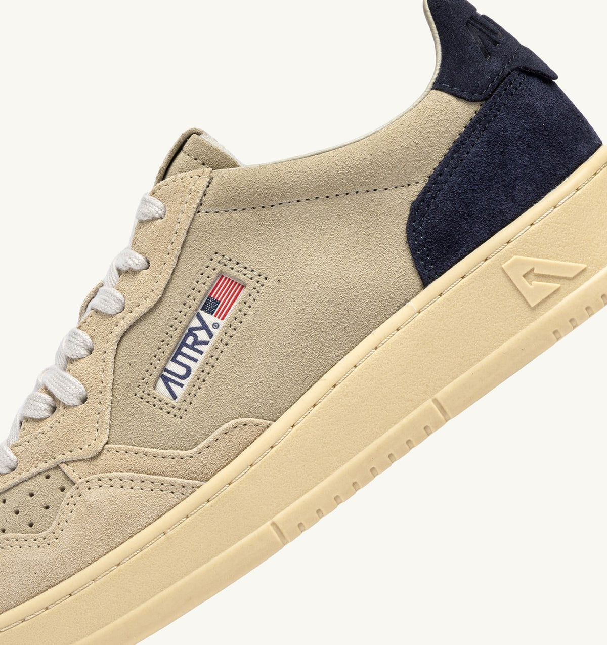 AUTRY Man MEDALIST LOW TRICOLOR SNEAKERS IN SUEDE COLOR ECRU PAPYRUS AND BLUE SPACE