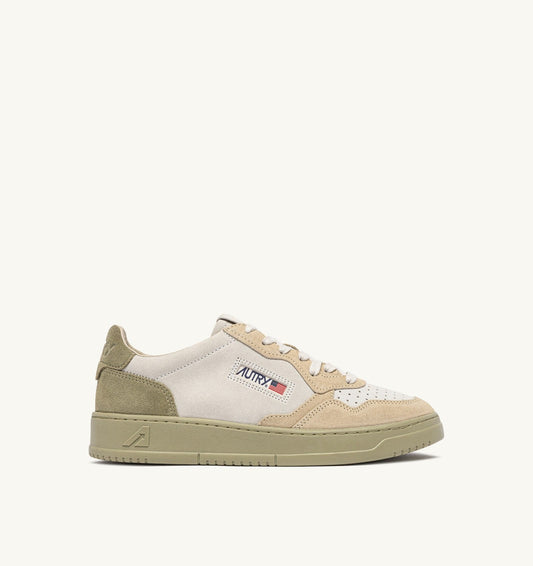 AUTRY Man MEDALIST LOW TRICOLOR SNEAKERS IN SUEDE COLOR WHITE SAND AND GRAY GREEN