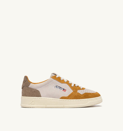 AUTRY Man MEDALIST LOW TRICOLOR SNEAKERS IN SUEDE COLOR ANTELOPE WHITE AND BROWN MUSCAT