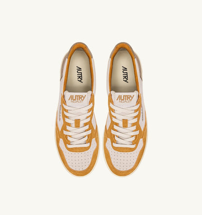 AUTRY Man MEDALIST LOW TRICOLOR SNEAKERS IN SUEDE COLOR ANTELOPE WHITE AND BROWN MUSCAT
