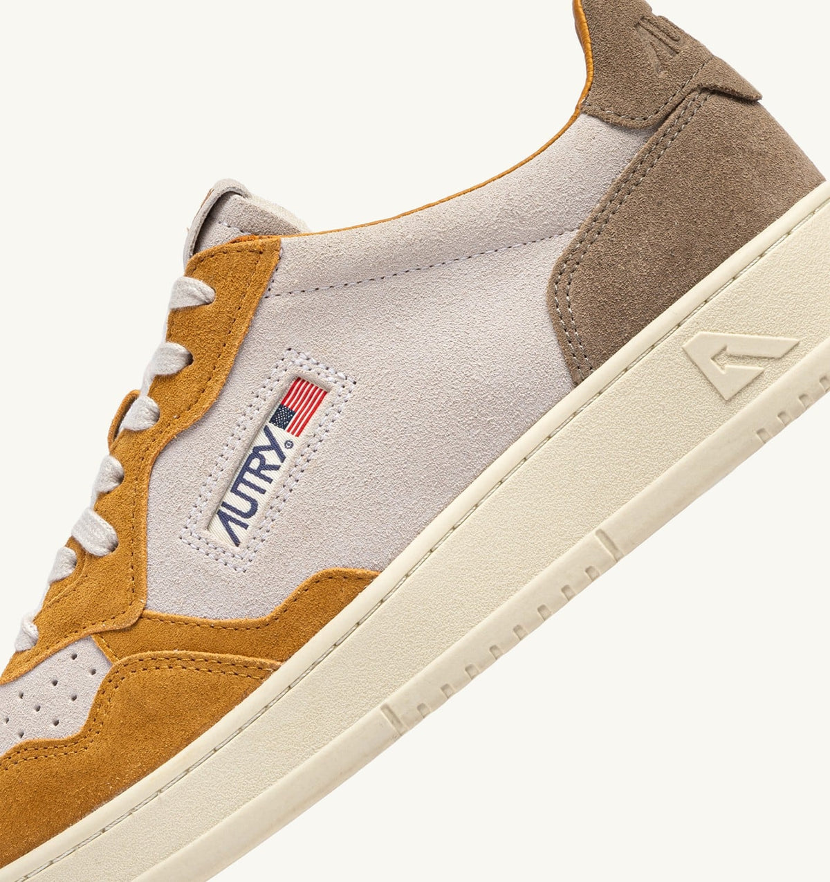 AUTRY Man MEDALIST LOW TRICOLOR SNEAKERS IN SUEDE COLOR ANTELOPE WHITE AND BROWN MUSCAT