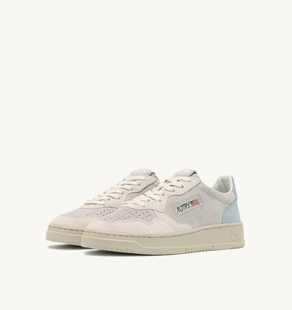 AUTRY Man MEDALIST LOW TRICOLOR SNEAKERS IN SUEDE COLOR WHITE SKY AND LOFT