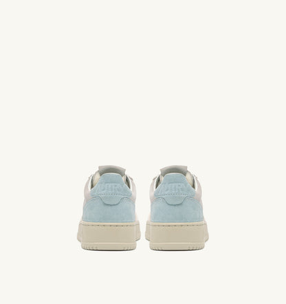 AUTRY Man MEDALIST LOW TRICOLOR SNEAKERS IN SUEDE COLOR WHITE SKY AND LOFT