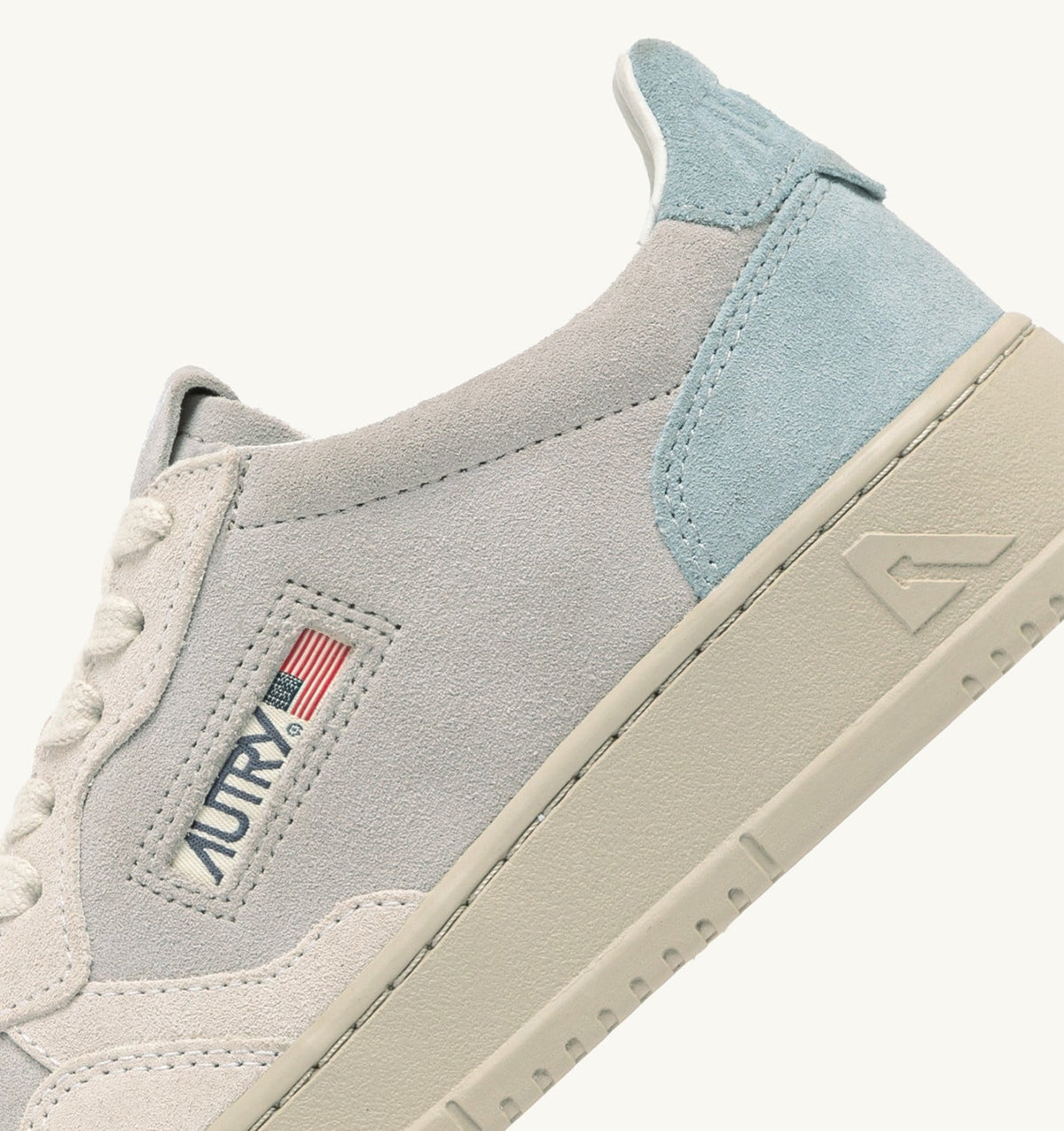 AUTRY Man MEDALIST LOW TRICOLOR SNEAKERS IN SUEDE COLOR WHITE SKY AND LOFT