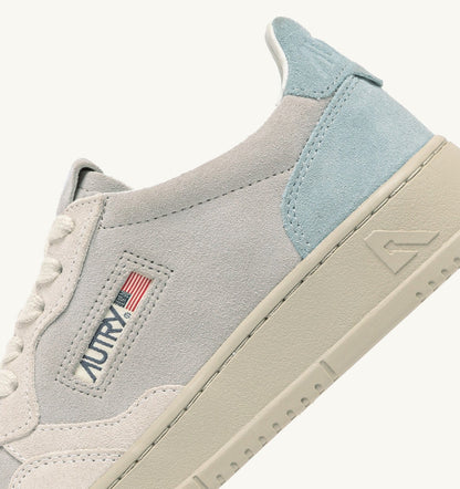 AUTRY Man MEDALIST LOW TRICOLOR SNEAKERS IN SUEDE COLOR WHITE SKY AND LOFT