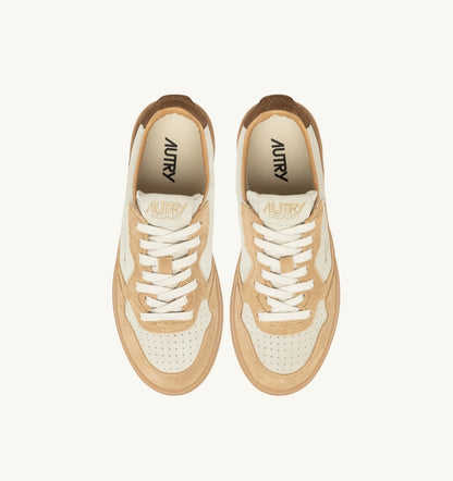 AUTRY Man MEDALIST LOW TRICOLOR SNEAKERS IN TUNDRA EGG AND PEANUT SUEDE