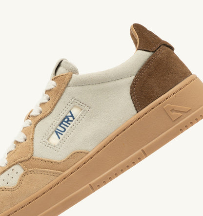 AUTRY Man MEDALIST LOW TRICOLOR SNEAKERS IN TUNDRA EGG AND PEANUT SUEDE