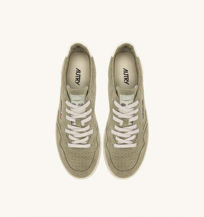 AUTRY Man MEDALIST LOW SNEAKERS IN GRAY GREEN AND WHITE SUEDE