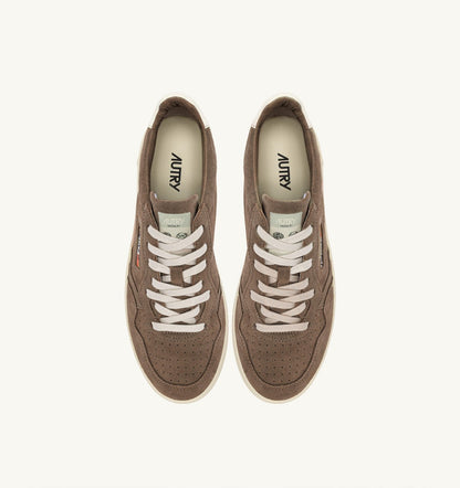 AUTRY Man MEDALIST LOW SNEAKERS IN CIGAR AND WHITE SUEDE