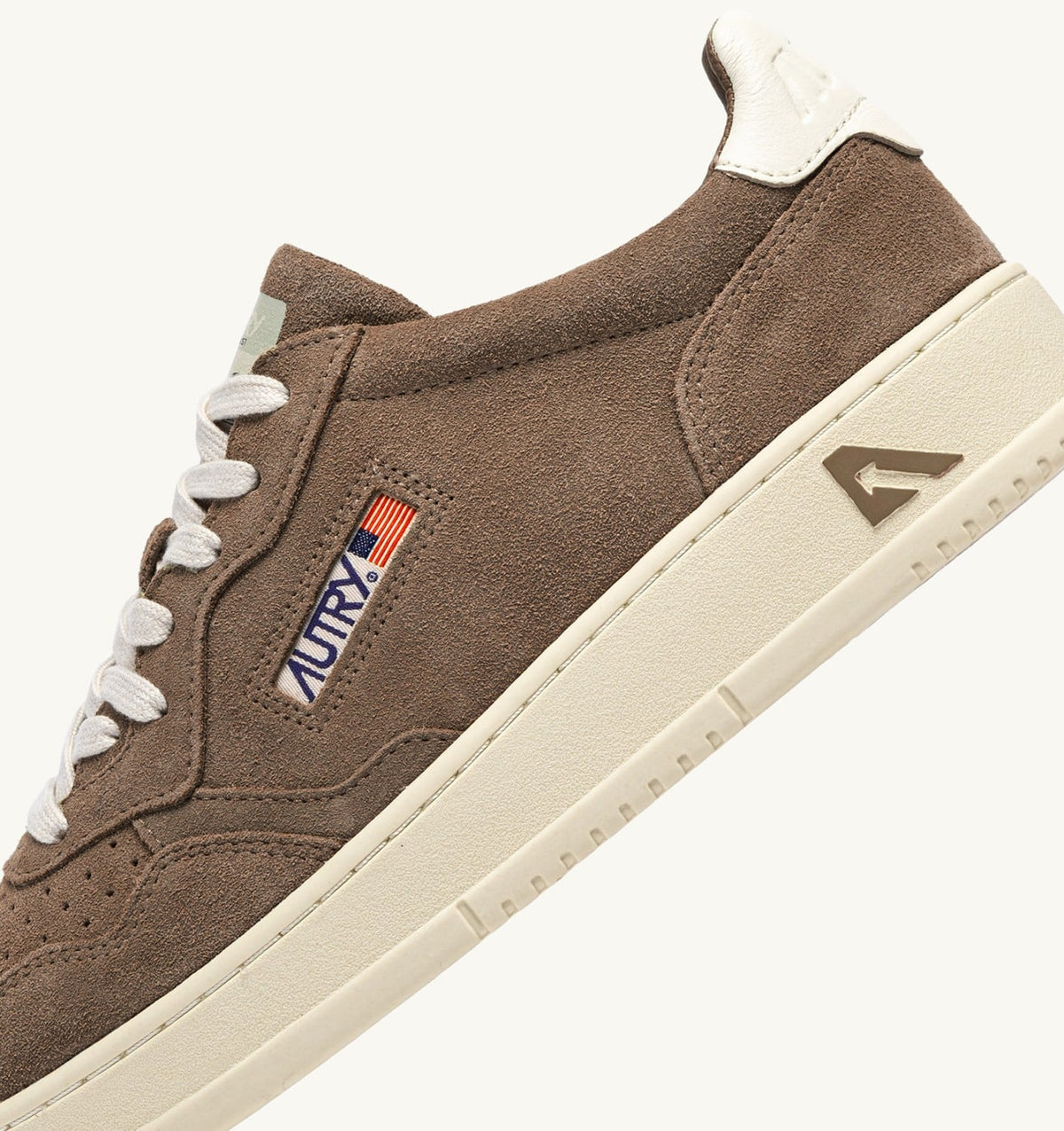 AUTRY Man MEDALIST LOW SNEAKERS IN CIGAR AND WHITE SUEDE