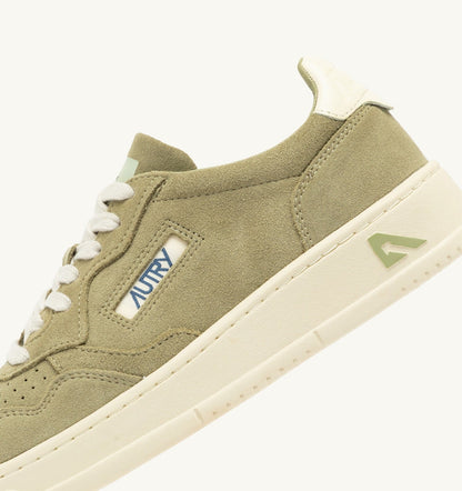 AUTRY Man MEDALIST LOW SNEAKERS IN GRAY GREEN AND WHITE SUEDE