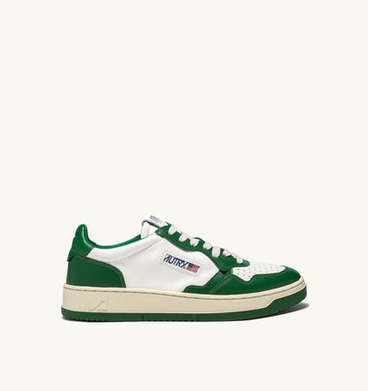 AUTRY Man MEDALIST LOW BICOLOR SNEAKERS IN WHITE AND GREEN LEATHER