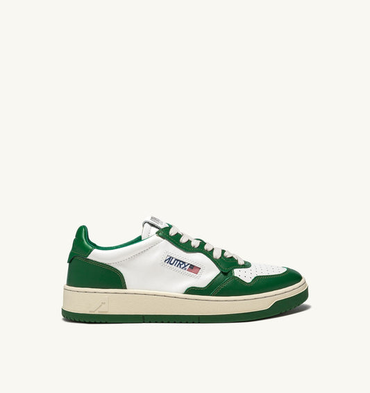 AUTRY Man MEDALIST LOW BICOLOR SNEAKERS IN WHITE AND GREEN LEATHER