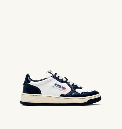 AUTRY Man MEDALIST LOW BICOLOR SNEAKERS IN WHITE AND BLUE LEATHER