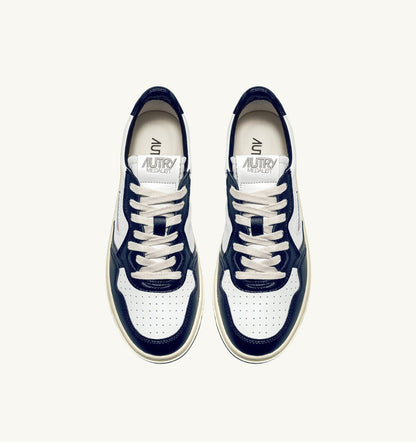 AUTRY Man MEDALIST LOW BICOLOR SNEAKERS IN WHITE AND BLUE LEATHER