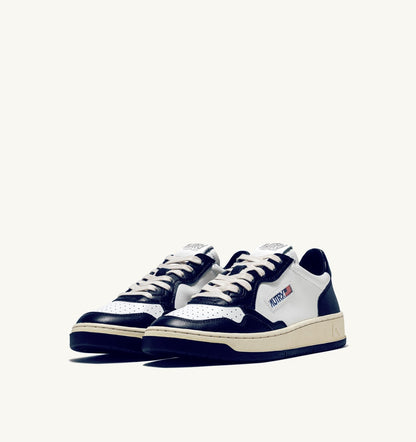 AUTRY Man MEDALIST LOW BICOLOR SNEAKERS IN WHITE AND BLUE LEATHER