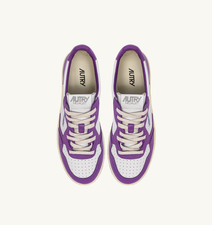 AUTRY Man MEDALIST LOW BICOLOR SNEAKERS IN WHITE AND DEWBERRY LEATHER