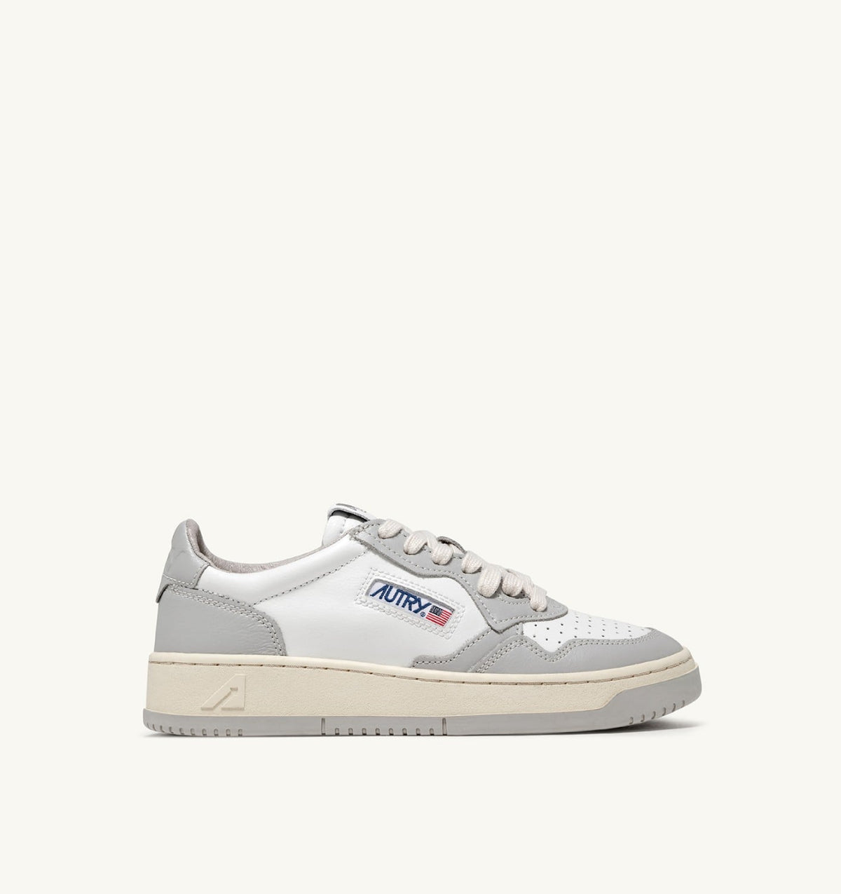AUTRY Man MEDALIST LOW BICOLOR SNEAKERS IN WHITE AND VAPOR LEATHER