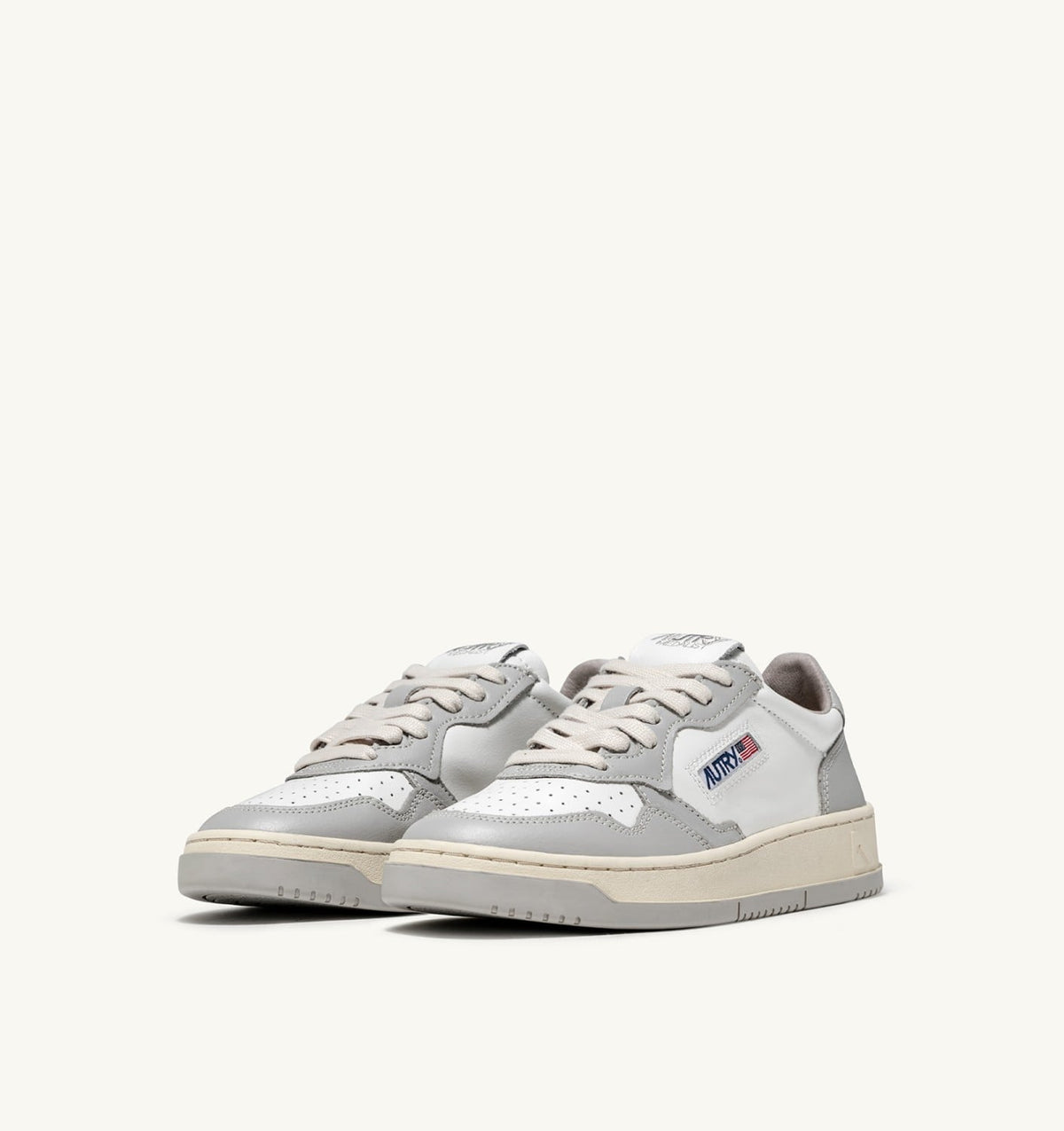 AUTRY Man MEDALIST LOW BICOLOR SNEAKERS IN WHITE AND VAPOR LEATHER