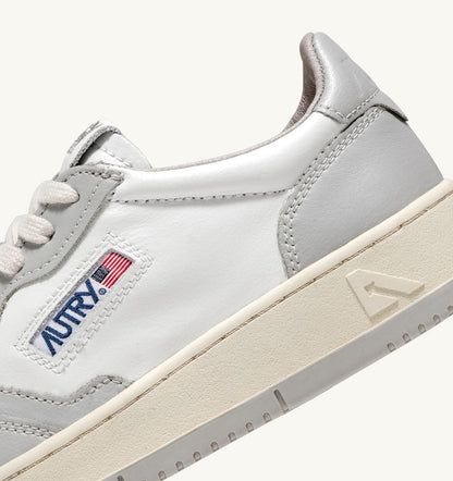AUTRY Man MEDALIST LOW BICOLOR SNEAKERS IN WHITE AND VAPOR LEATHER