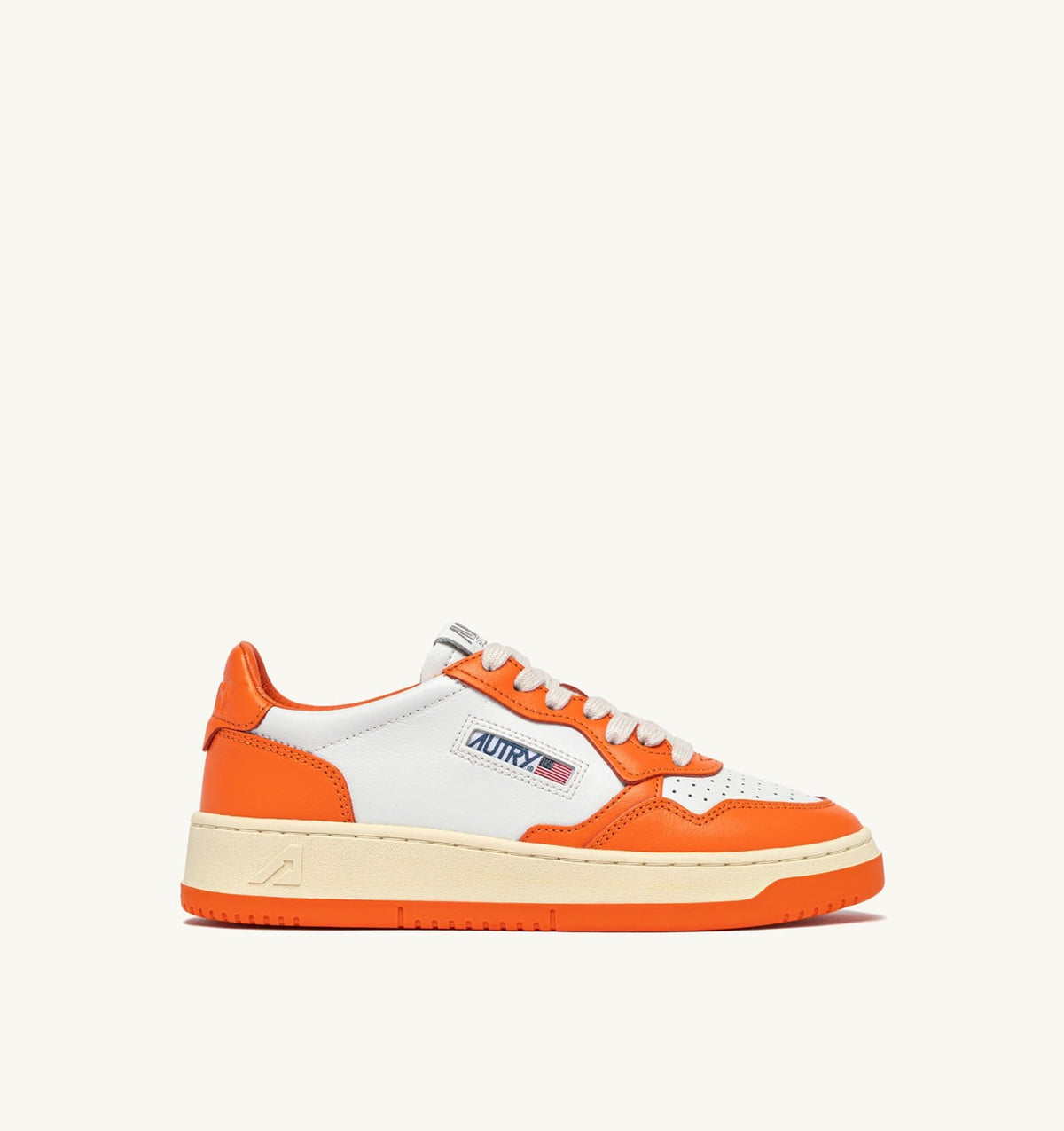 AUTRY Man MEDALIST LOW BICOLOR SNEAKERS IN WHITE AND PARSIMMON ORANGE LEATHER