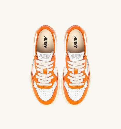AUTRY Man MEDALIST LOW BICOLOR SNEAKERS IN WHITE AND PARSIMMON ORANGE LEATHER