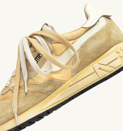 AUTRY Man REELWIND SUPER VINTAGE SNEAKERS IN YOLK YELLOW AND WHITE SUEDE AND NYLON
