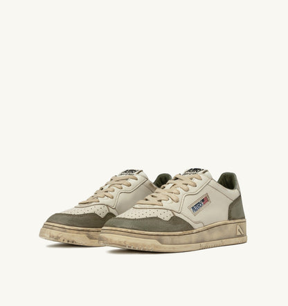 AUTRY Man MEDALIST LOW SUPER VINTAGE SNEAKERS IN WHITE AND SILVER LEATHER AND LIZARD SUEDE